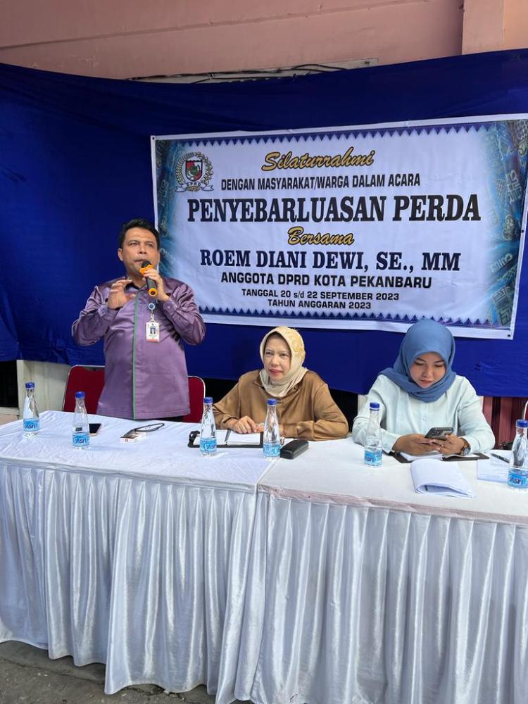 Anggota DPRD Pekanbaru Roem Diani Dewi Laksanakan Sosper di Jalan Putri Nilam RT 02 RW 07