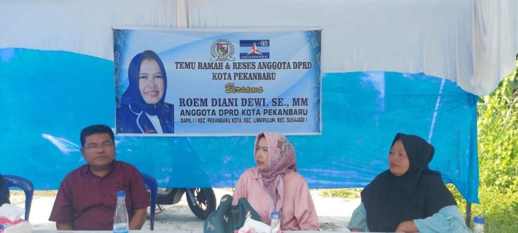 Anggota DPRD Kota Pekanbaru Roem Diani Dewi Jemput Aspirasi Warga di Jalan Putri Malu