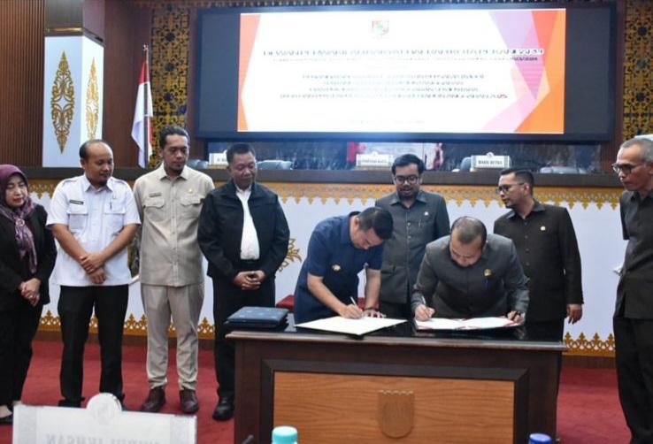 DPRD dan Pemko Pekanbaru Tandatangani MoU KUA-PPAS R-APBD Tahun Anggaran 2025